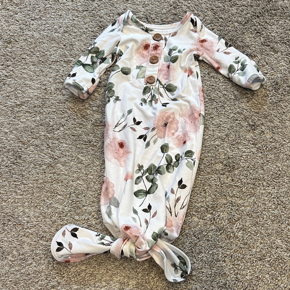 NB Caden Lane Floral Knotted Gown